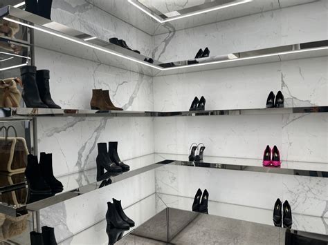 Saint Laurent Roma orari di apertura VIA DEI CONDOTTI 79